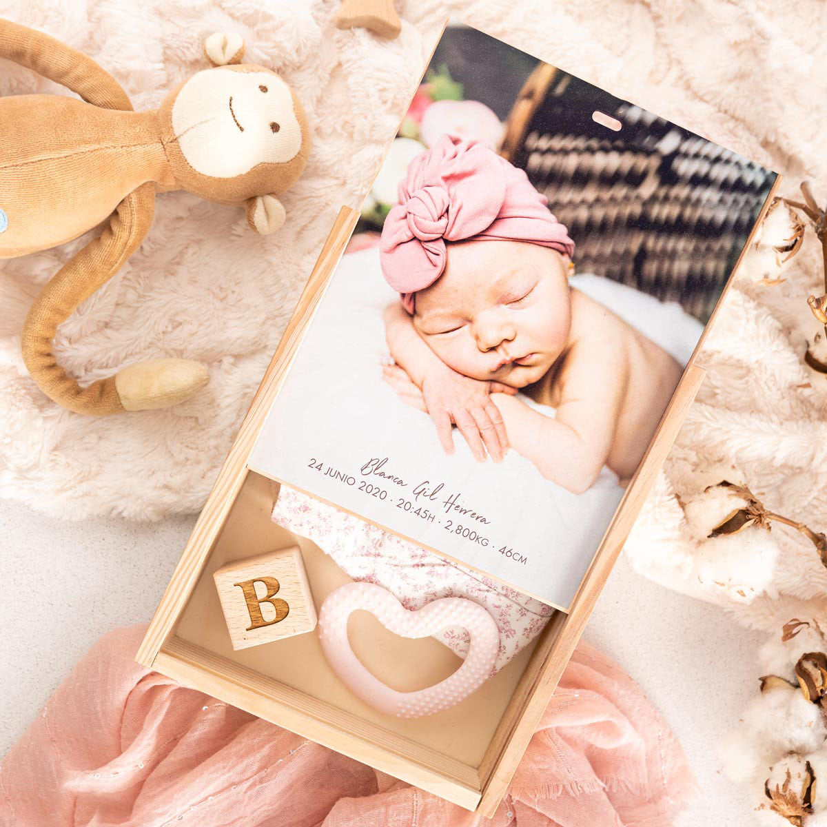 Birth box with photo in wood