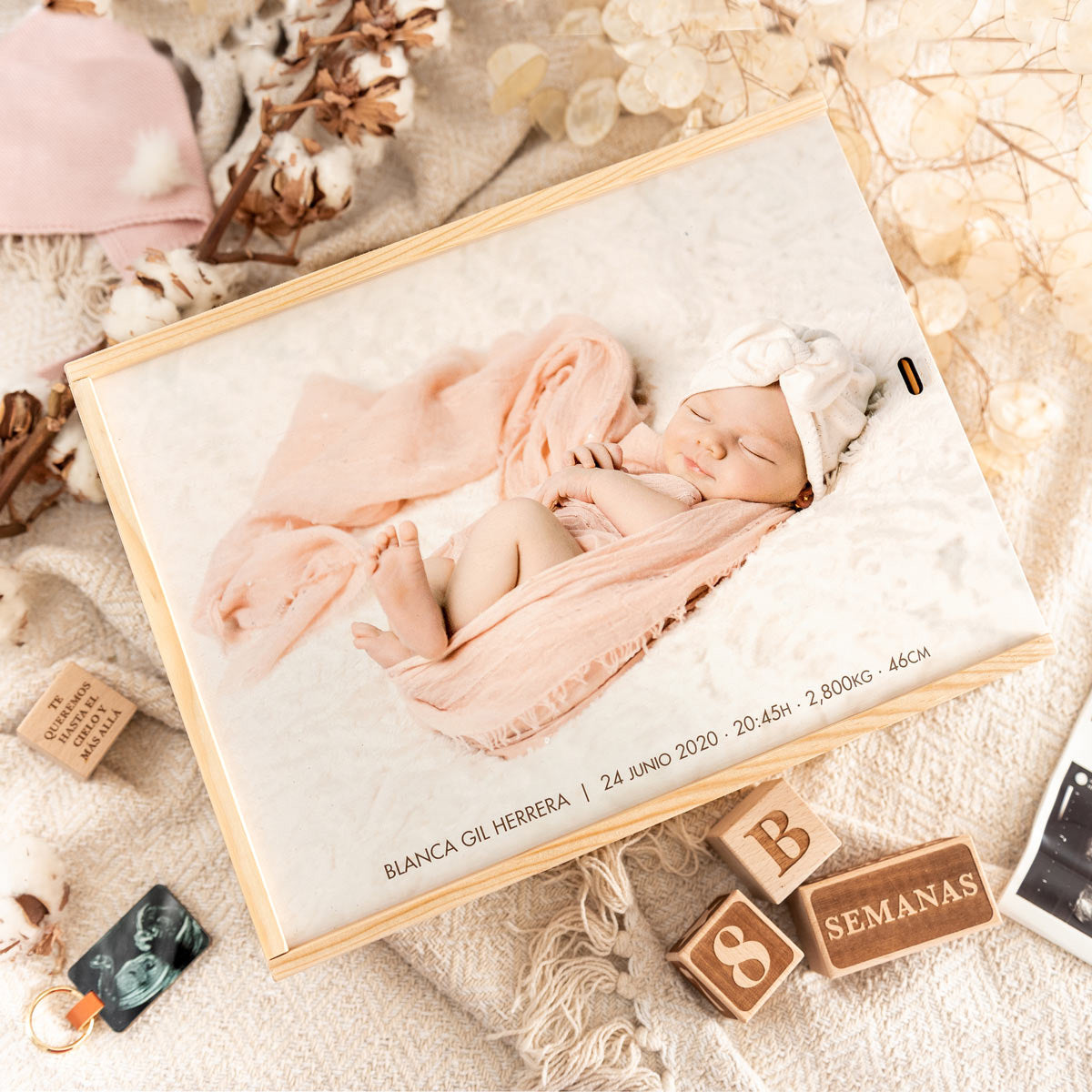 Birth box with photo in wood