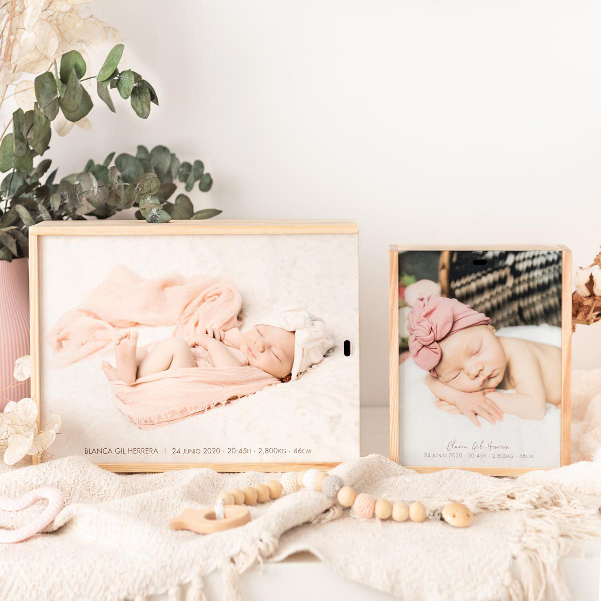 Birth box with photo in wood