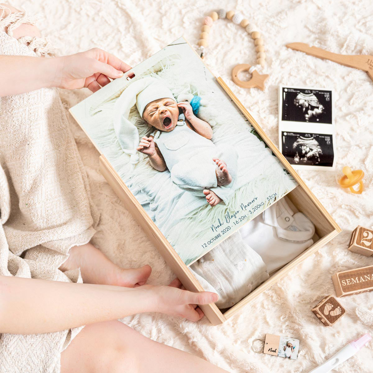 Birth box with photo in wood