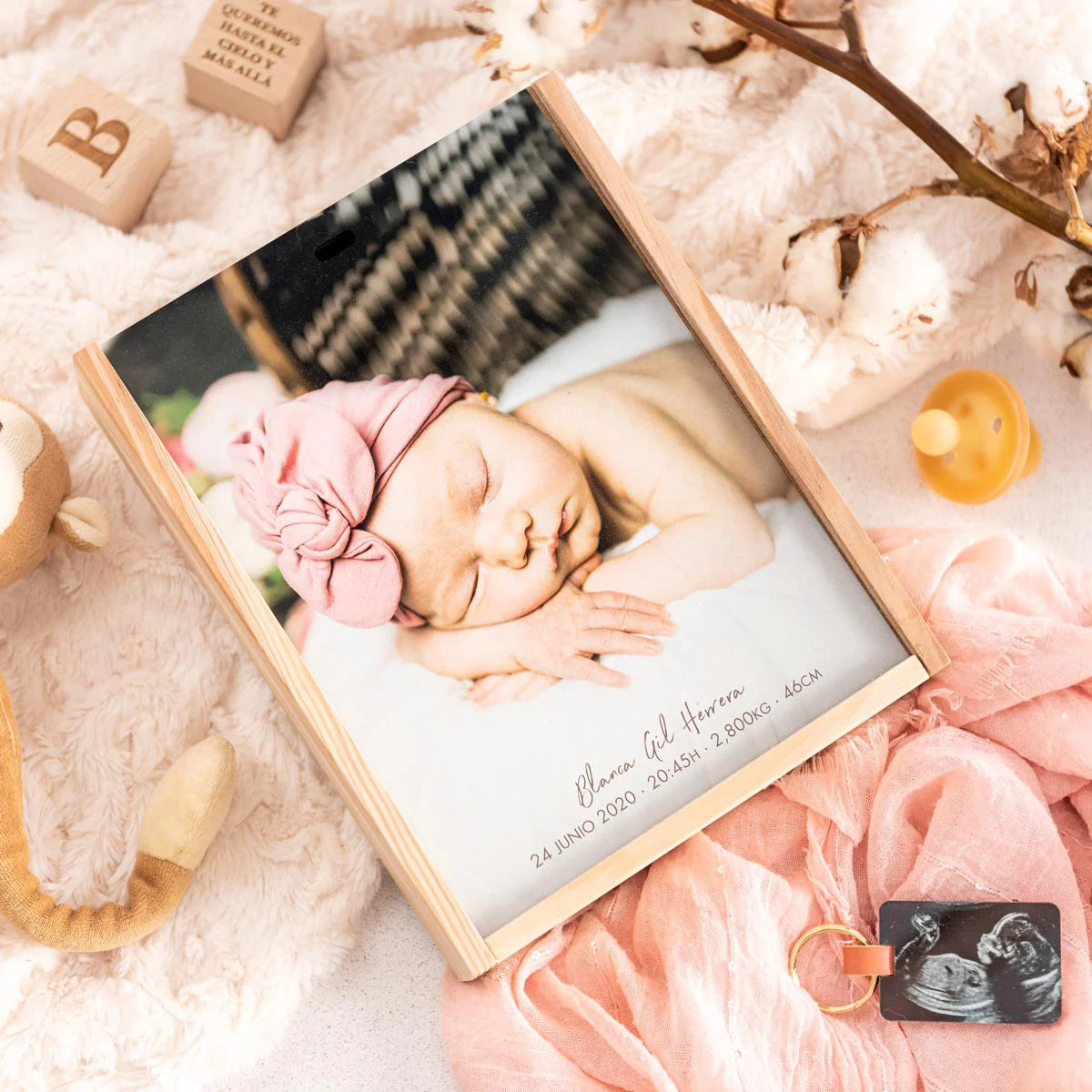 Birth box with photo in wood