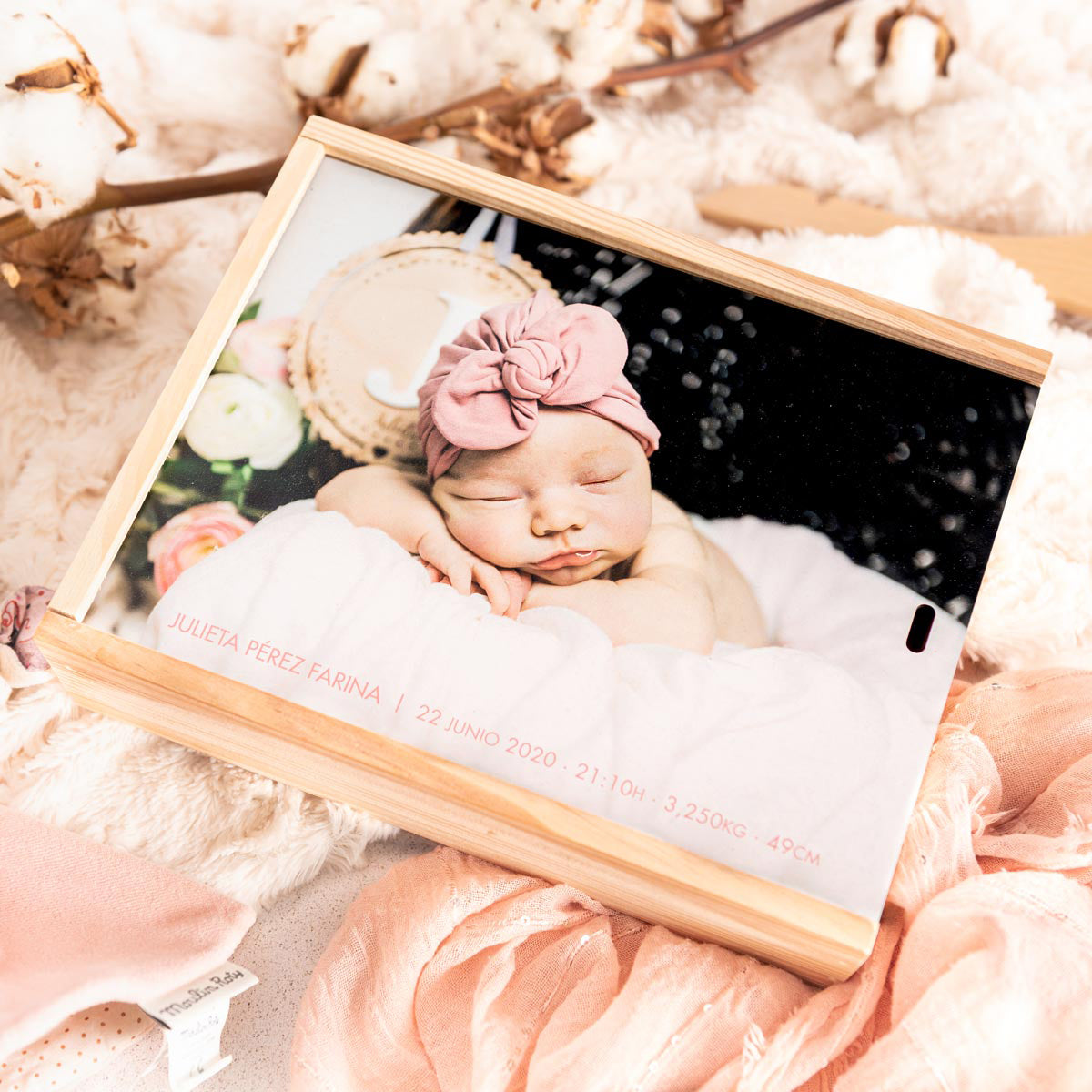Birth box with photo in wood
