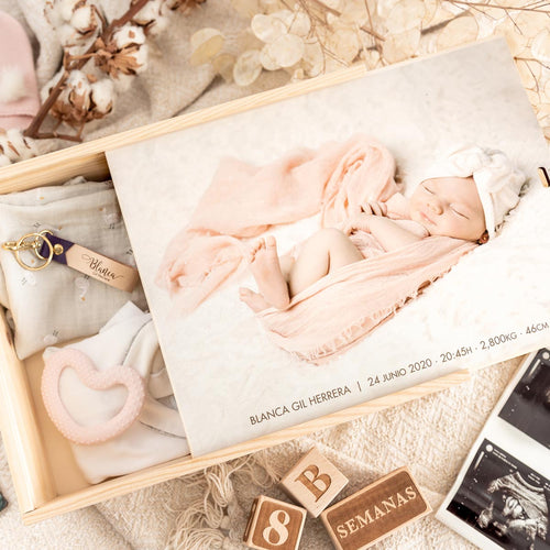 Birth box with photo in wood