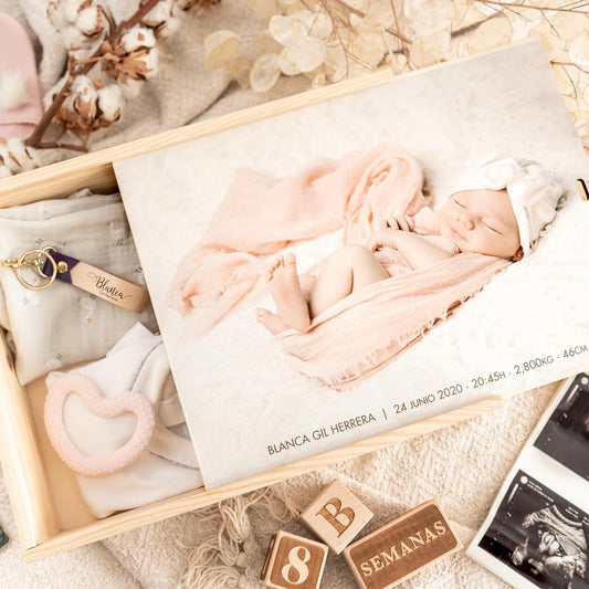 Birth box with photo in wood