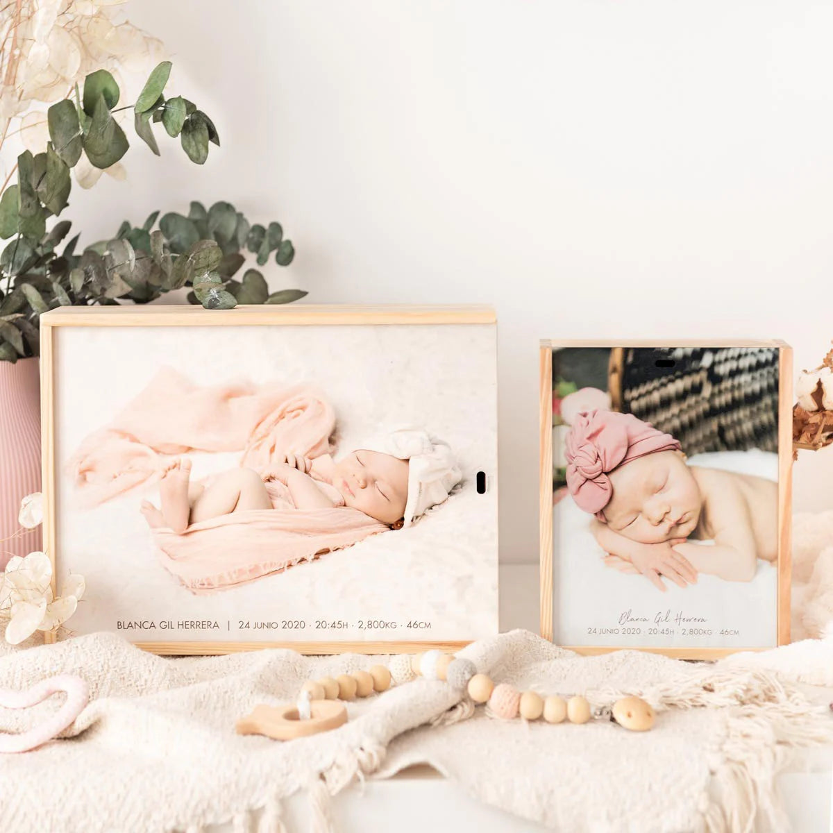 Birth box with photo in wood