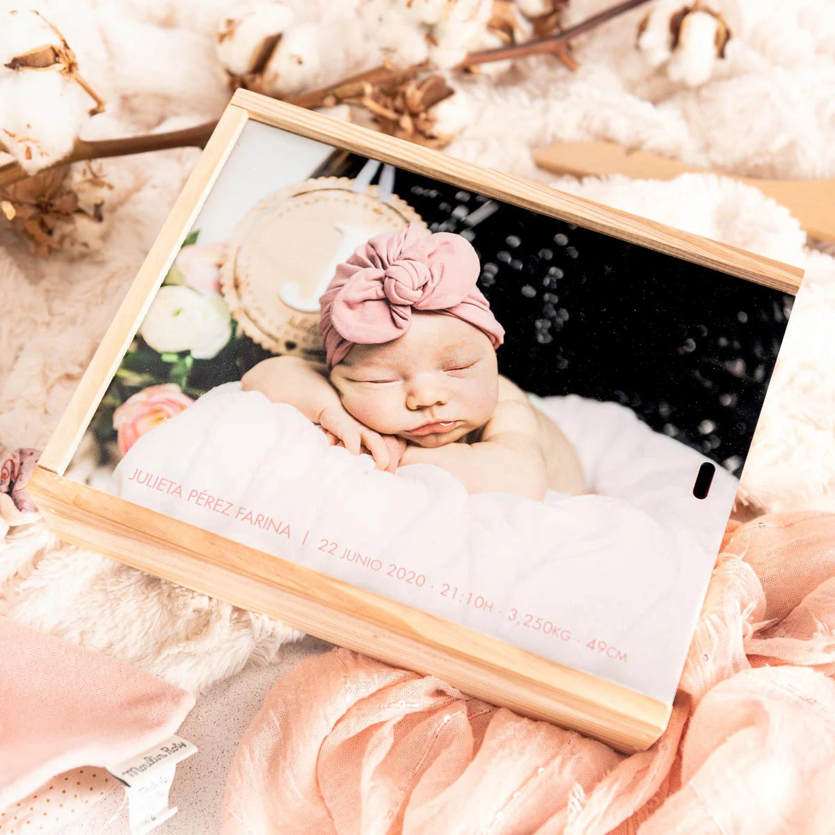 Birth box with photo in wood