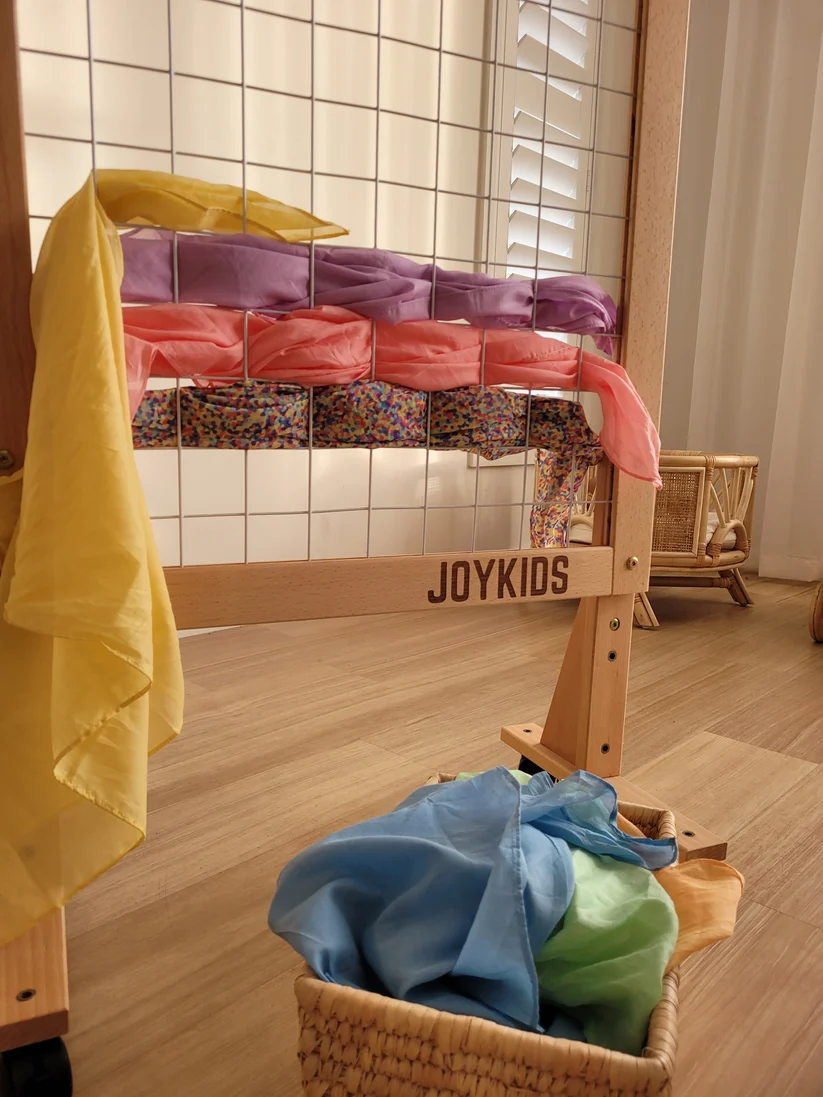 Height-Adjustable Mobile Art Rack